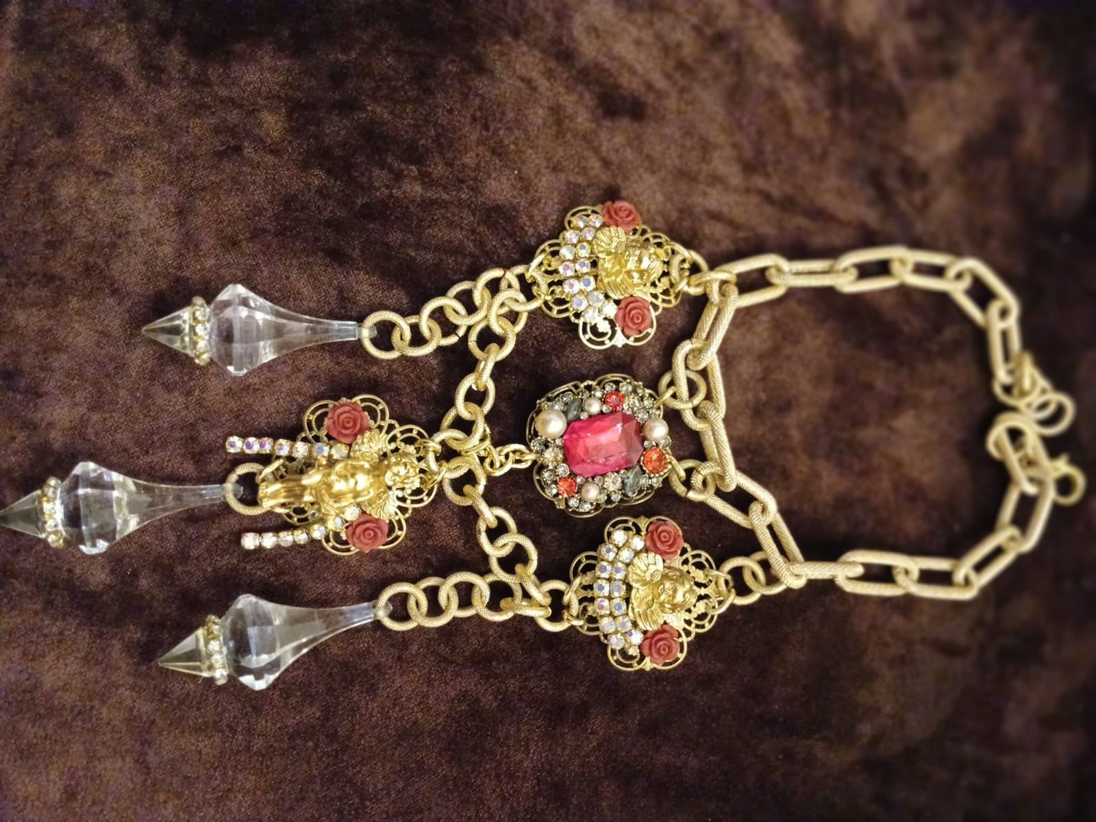 Collana con resine e filigrane con angeli